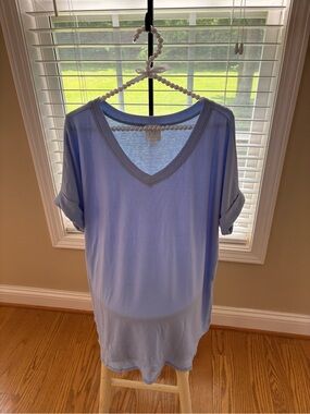The Mint Julep Classic Light Blue V-Neck Short Sleeve Tee